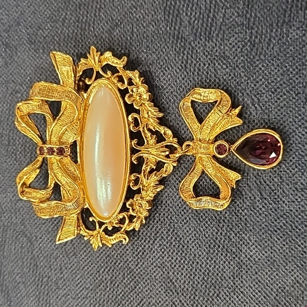 Avon faux Pearl Deep Purple Stones Brooch